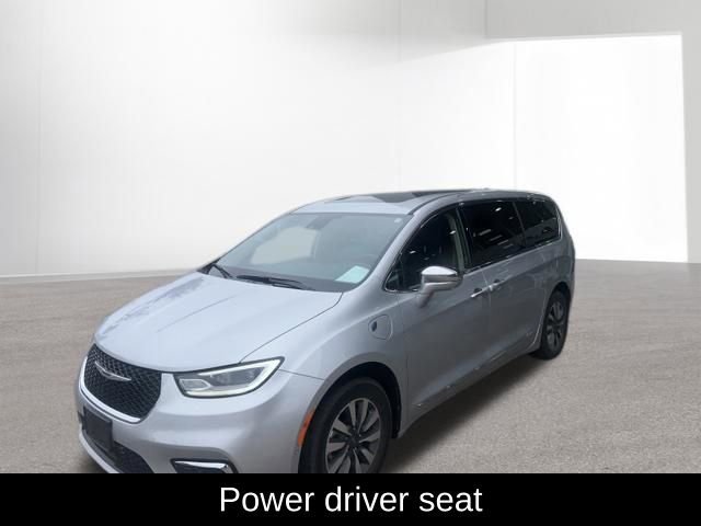Used 2022 Chrysler Pacifica Limited w/ Uconnect Theater Family Group FWD image 13