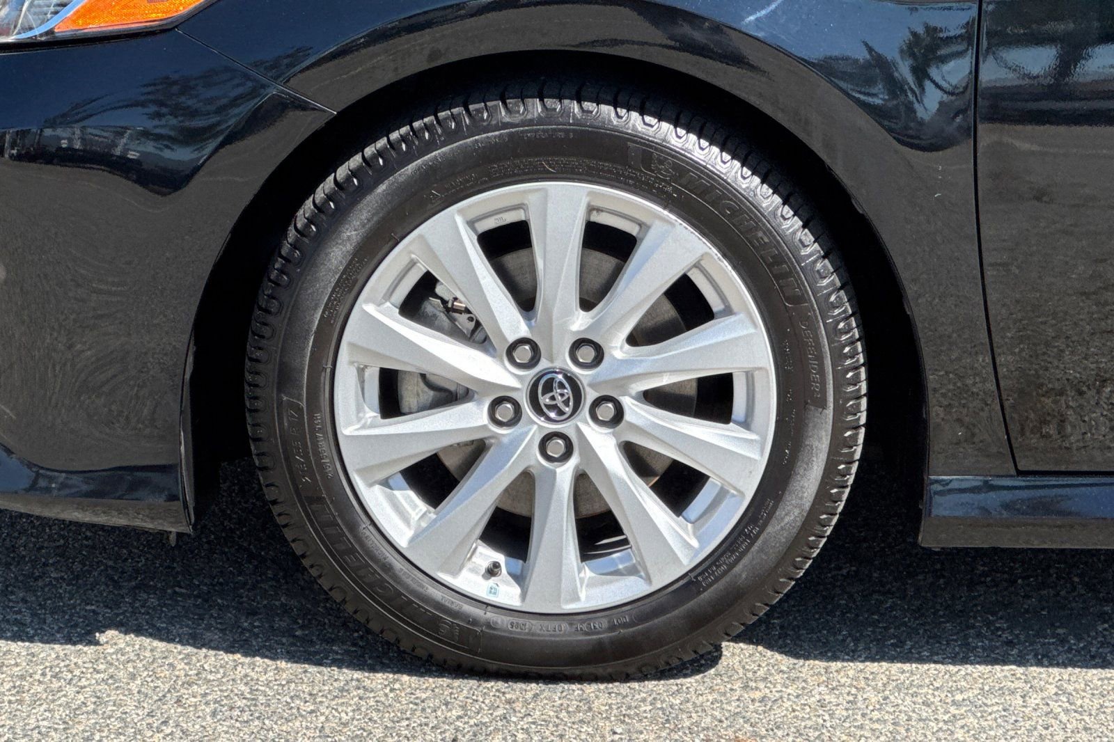 Used 2020 Toyota Camry LE image 23