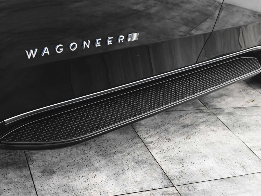 Used 2025 Jeep Wagoneer 4WD image 42
