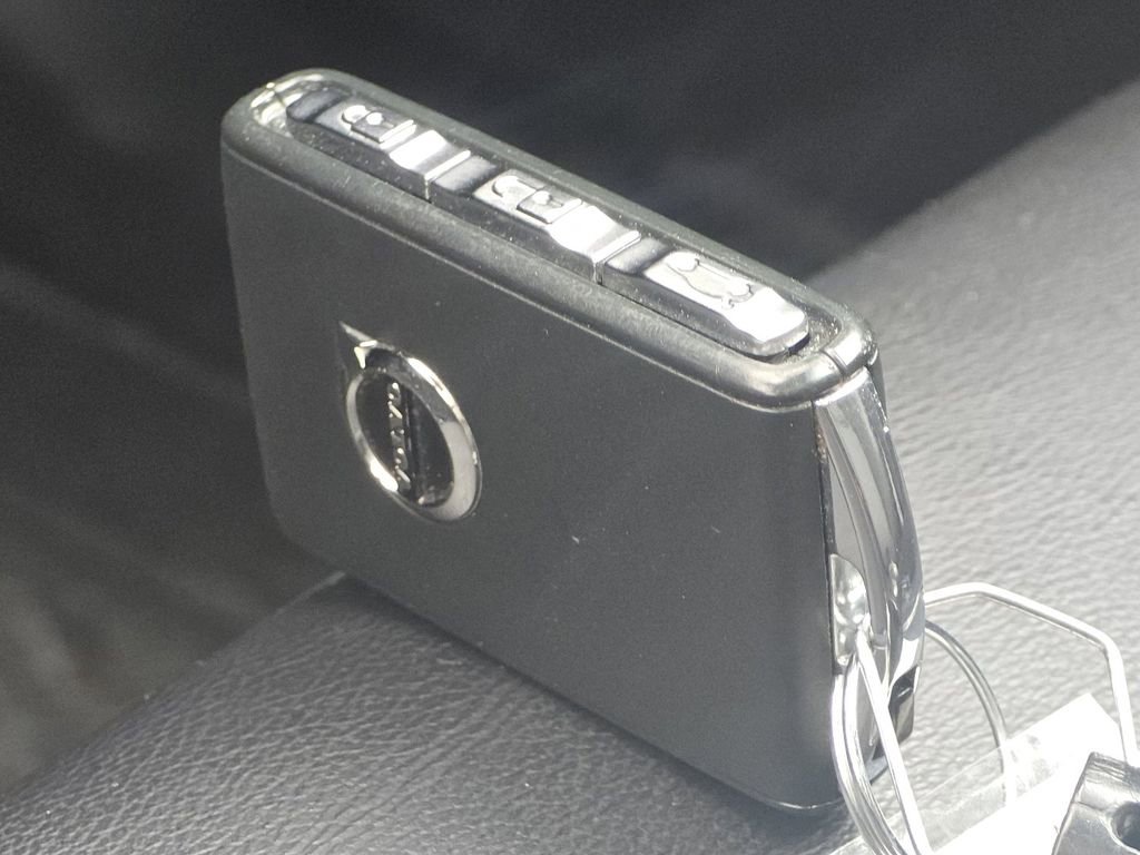 Used 2023 Volvo XC60 B5 Core w/ Climate Package image 33