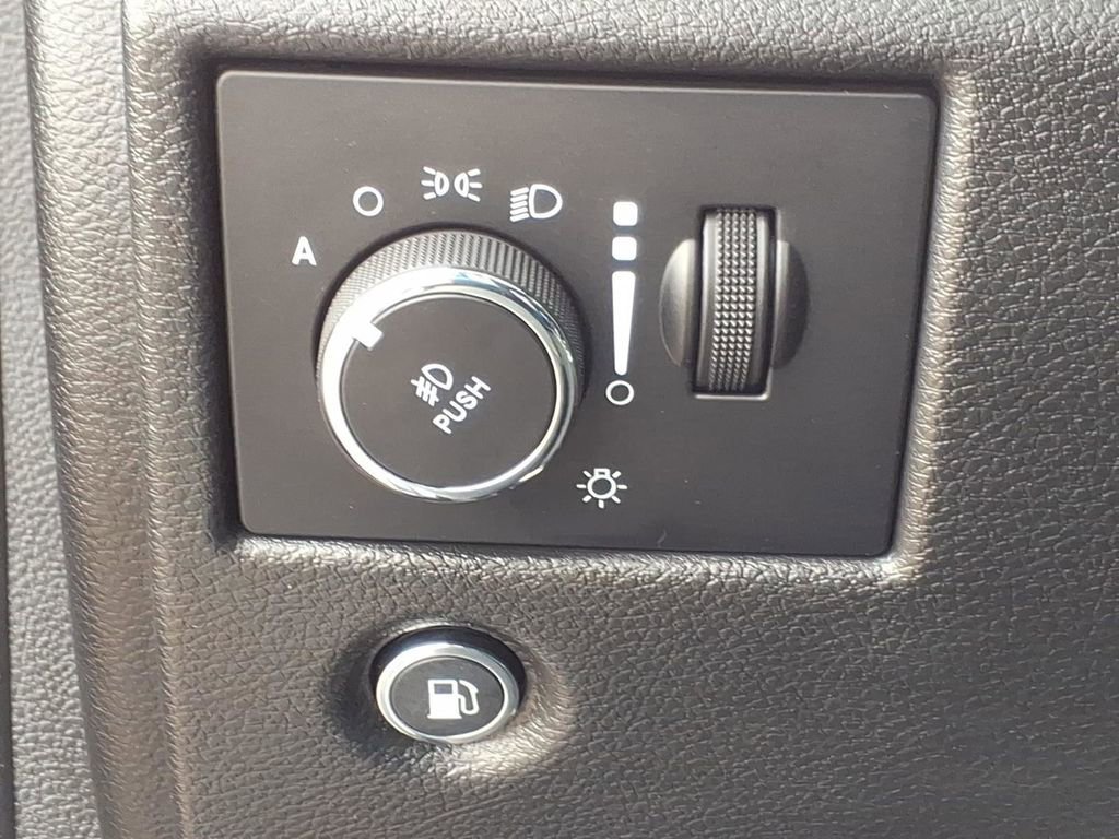 Used 2021 Jeep Grand Cherokee Limited image 15