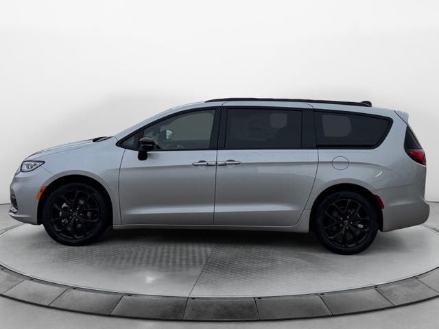 New 2026 Chrysler Pacifica Limited w/ S Appearance Package FWD image 7