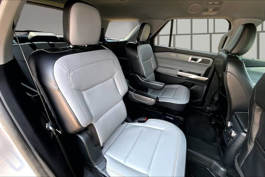 Used 2021 Ford Explorer XLT w/ Equipment Group 202A RWD image 27