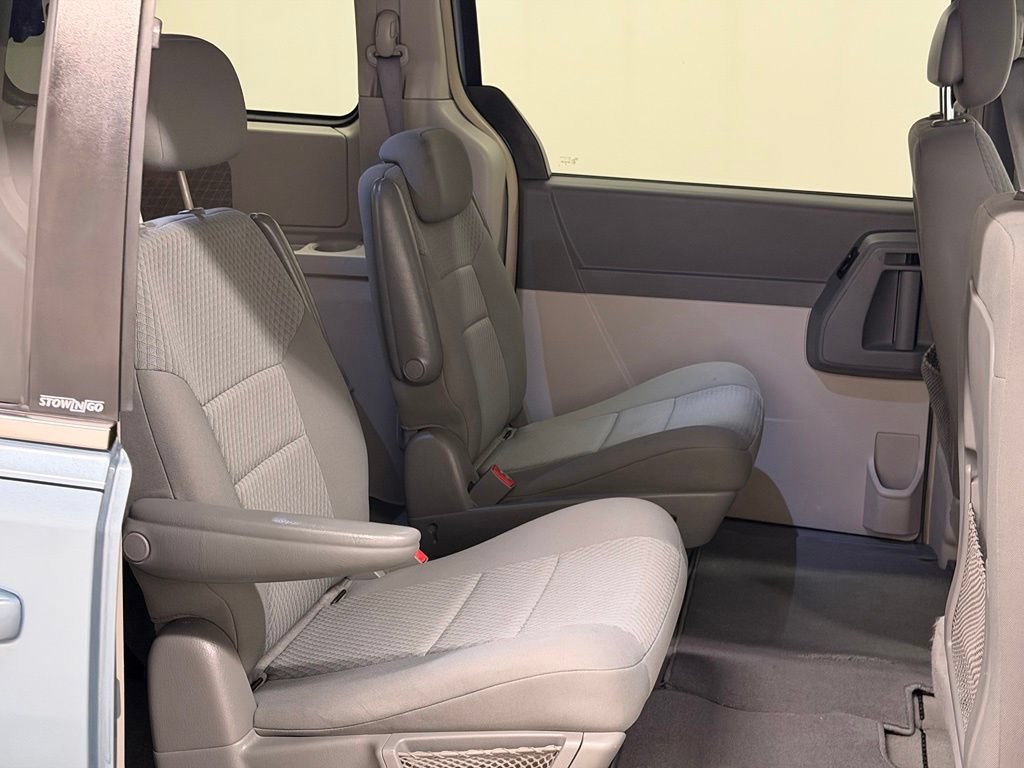 Used 2010 Chrysler Town & Country Touring FWD image 16