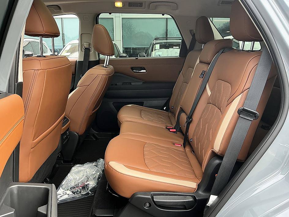 New 2026 Nissan Pathfinder Platinum image 22