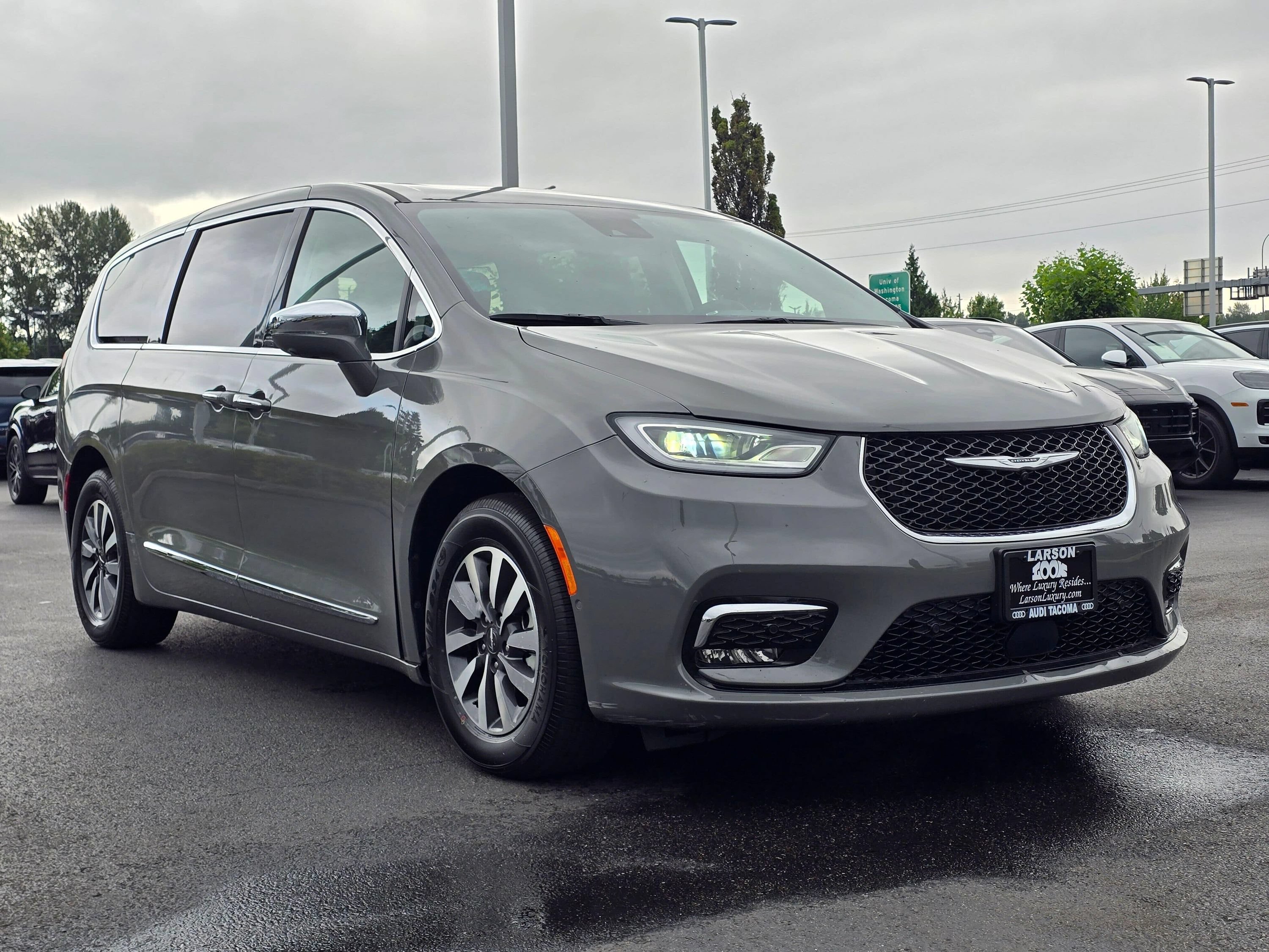 Used 2022 Chrysler Pacifica Limited FWD image 7