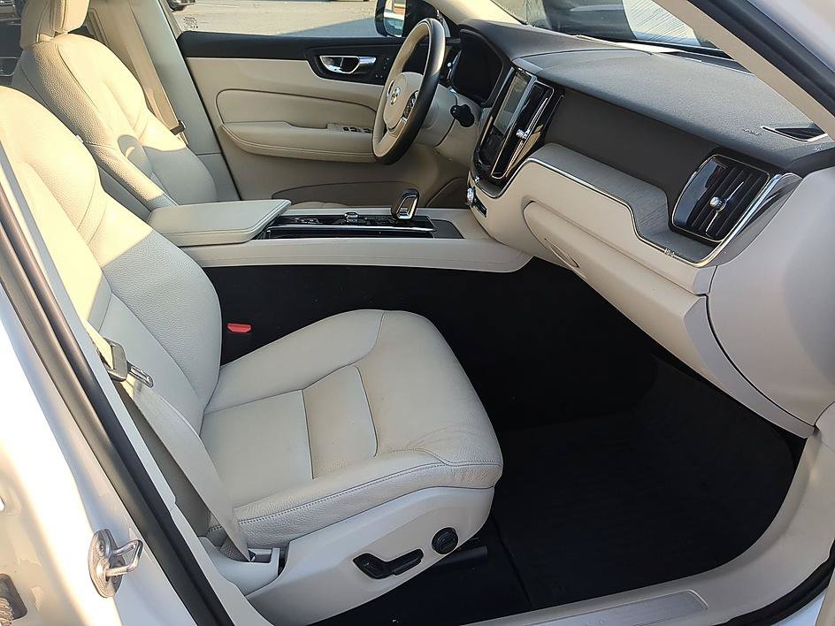 Used 2023 Volvo XC60 B5 Plus w/ Climate Package FWD image 35