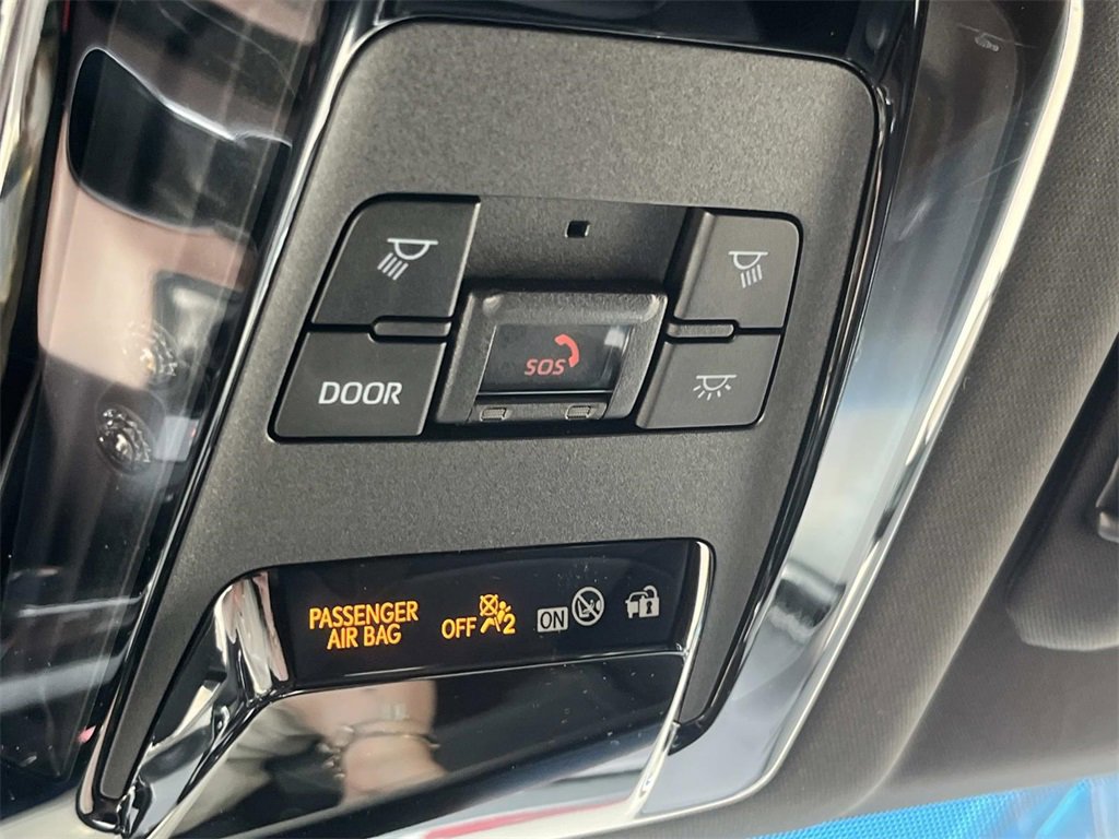 Used 2022 Toyota Venza XLE image 29