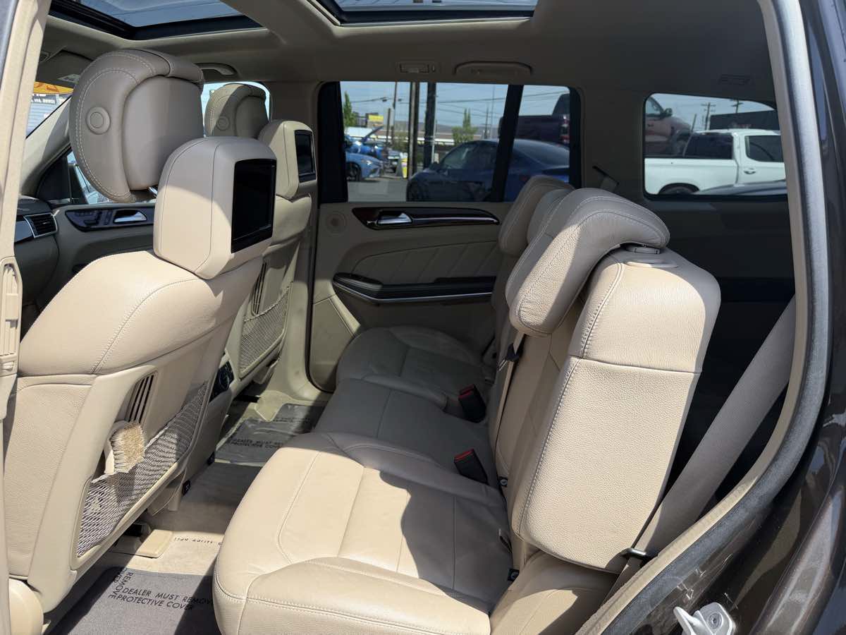 Used 2016 Mercedes-Benz GL 550 4MATIC image 11