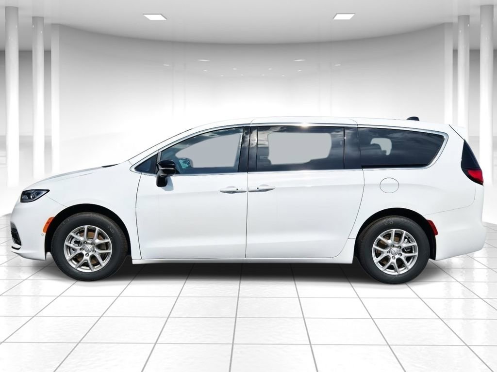 New 2026 Chrysler Pacifica Select image 6