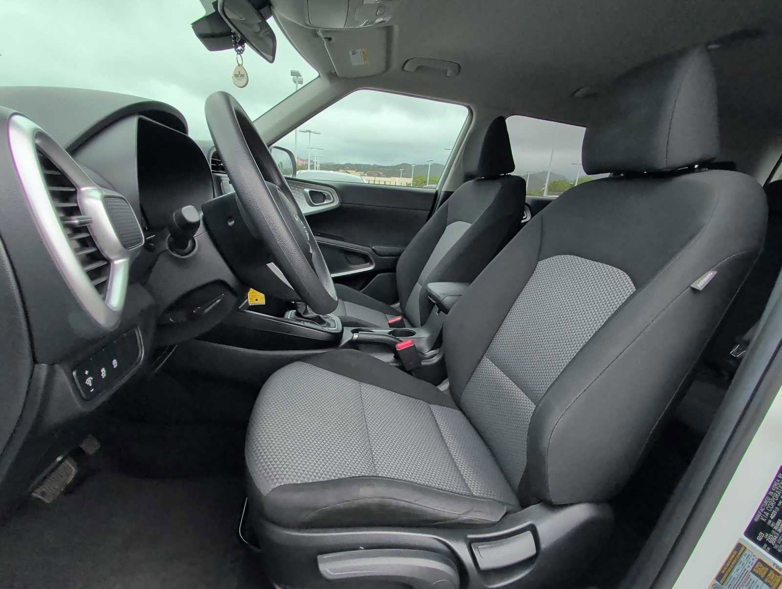 Used 2023 Kia Soul LX w/ LX Technology Package image 13