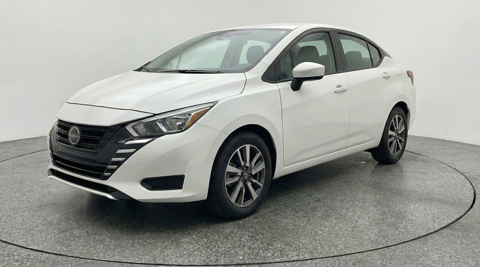 Used 2025 Nissan Versa SV FWD image 3