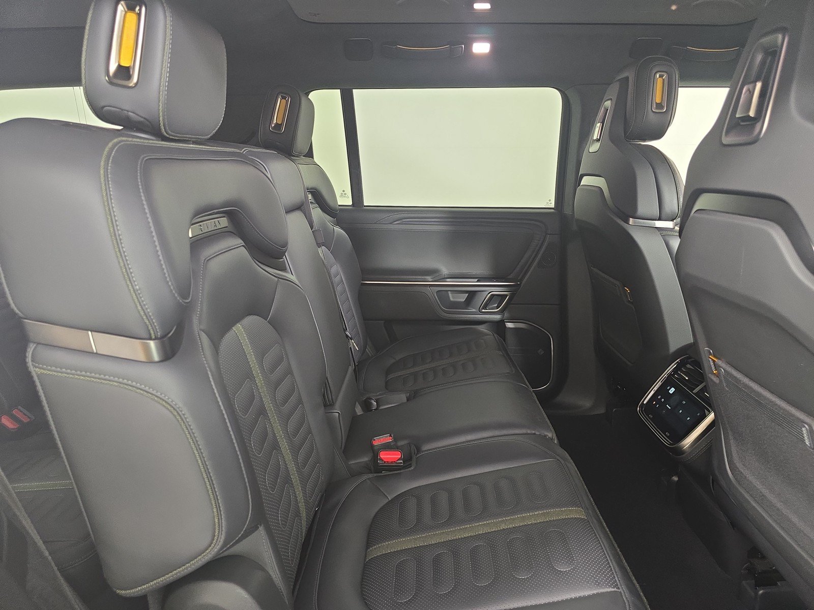 Used 2024 Rivian R1S Adventure AWD/4WD image 23