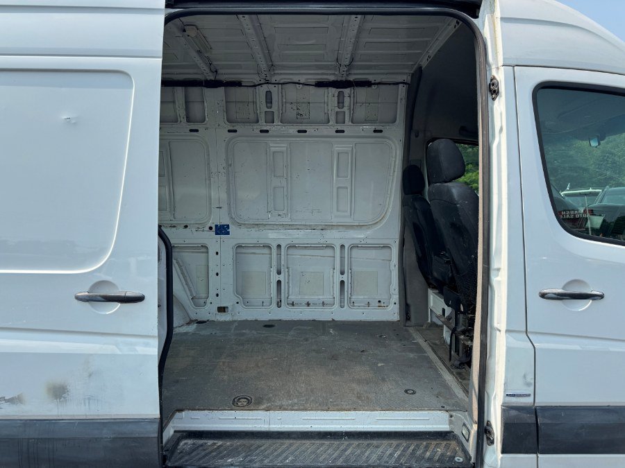 Used 2010 Mercedes-Benz Sprinter 2500 image 17