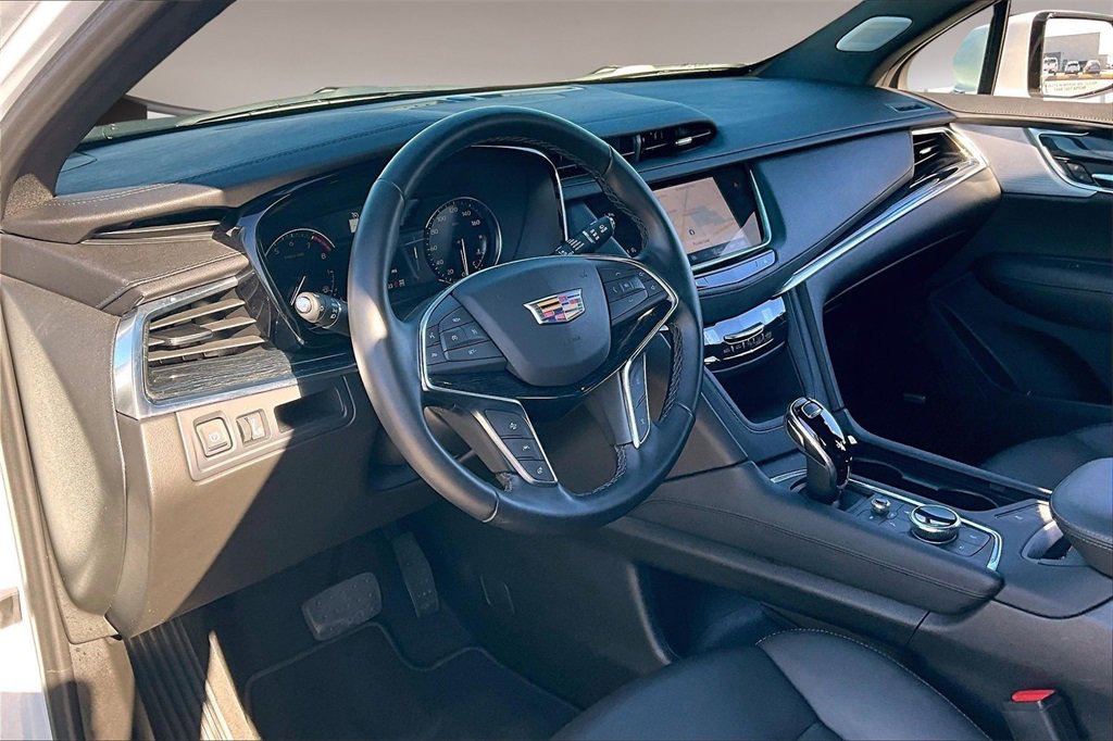 Used 2025 Cadillac XT5 Premium Luxury image 13