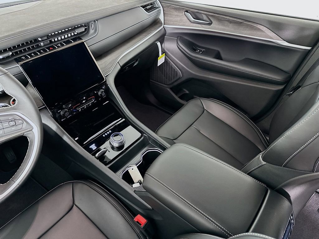 New 2025 Jeep Grand Cherokee L Limited image 30