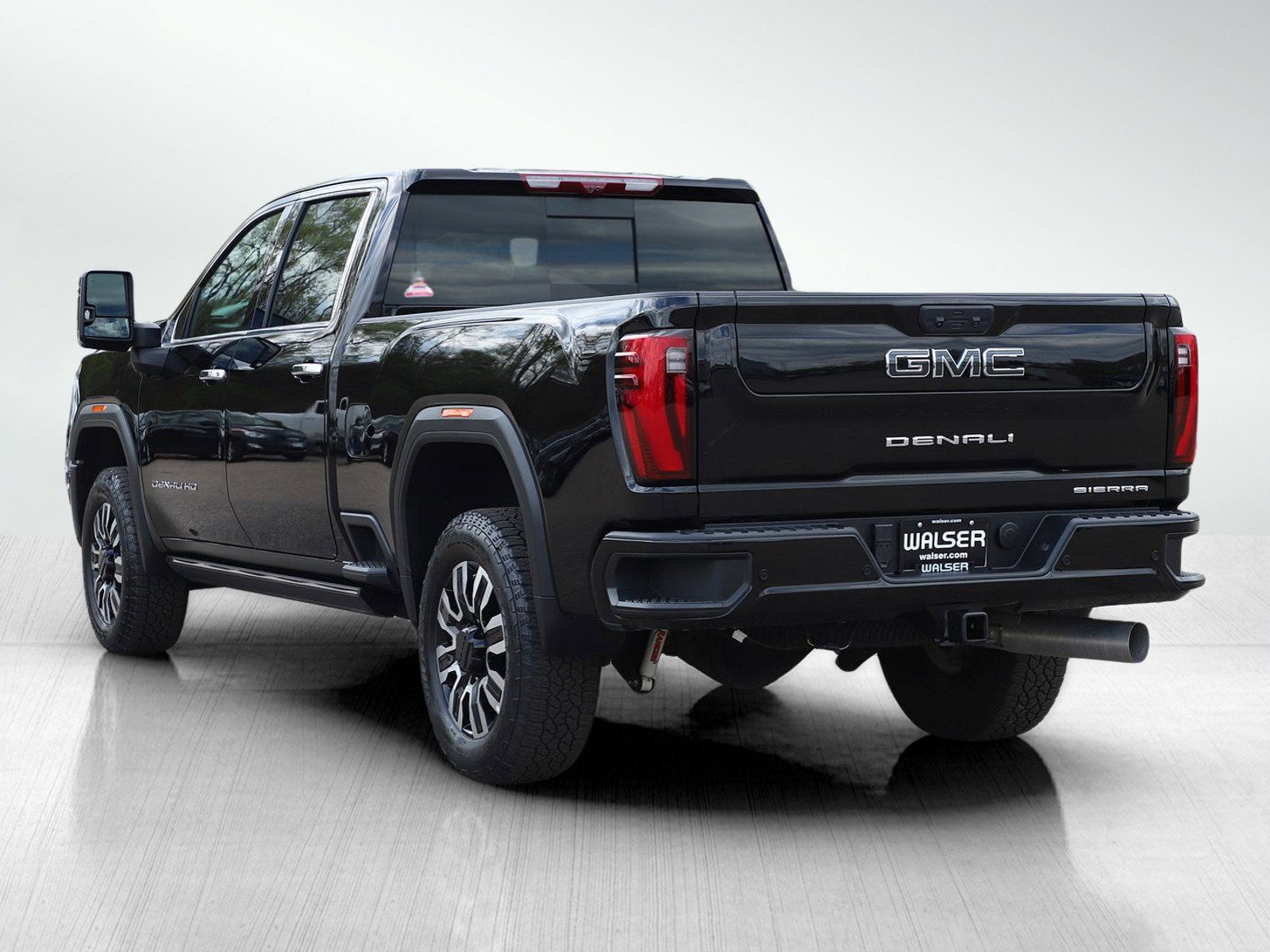 Used 2025 GMC Sierra 2500 Denali Ultimate AWD/4WD image 3