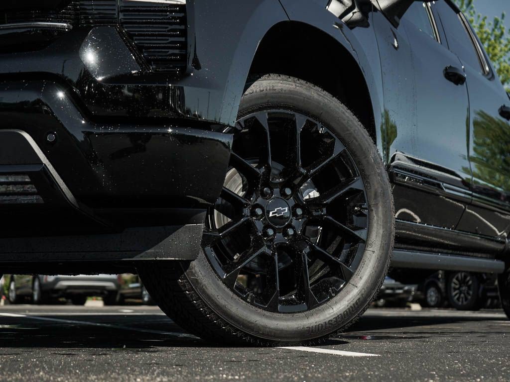 New 2026 Chevrolet Silverado 1500 High Country w/ Midnight Edition AWD/4WD image 6