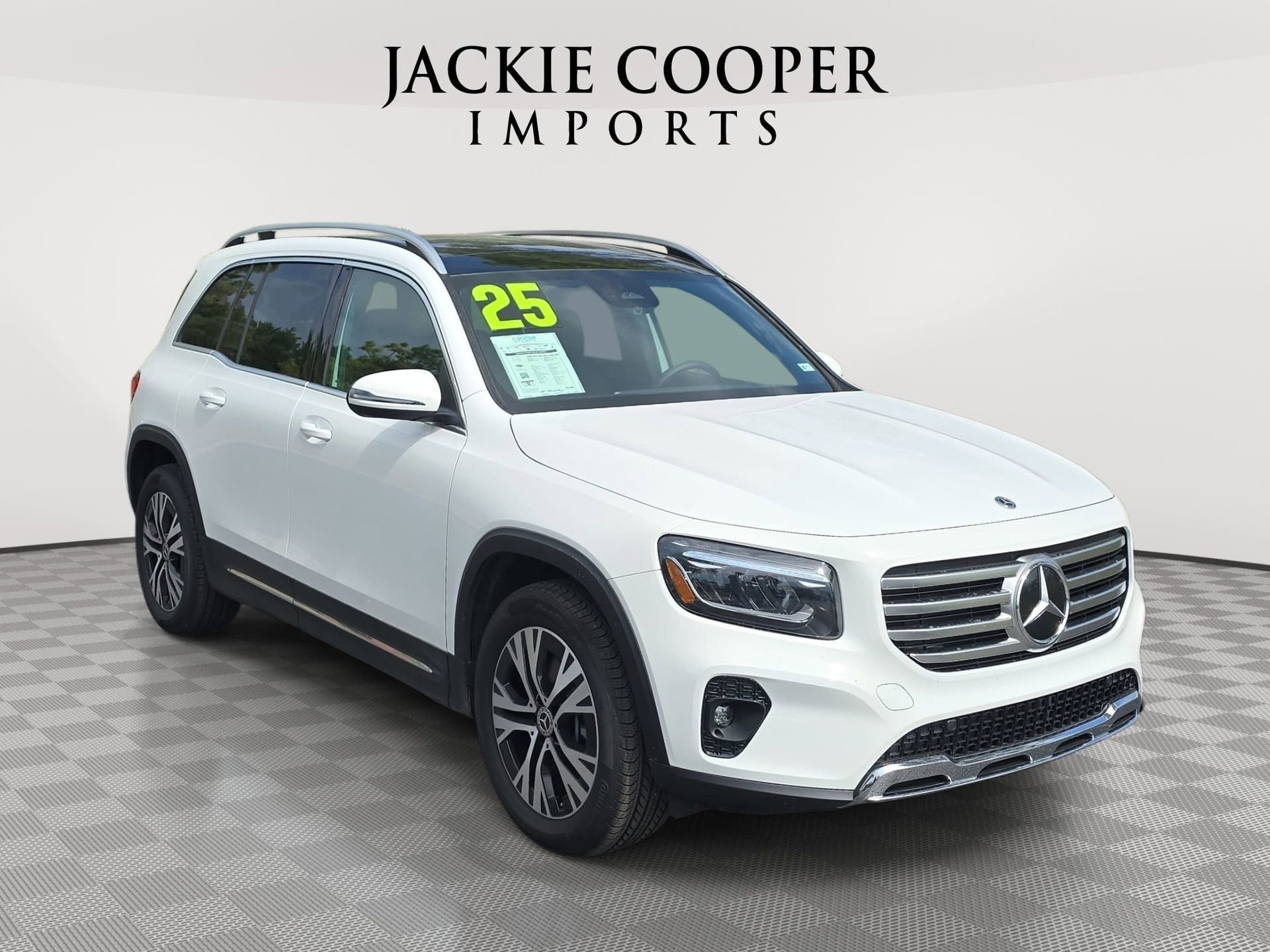 Used 2025 Mercedes-Benz GLB 250 image 3