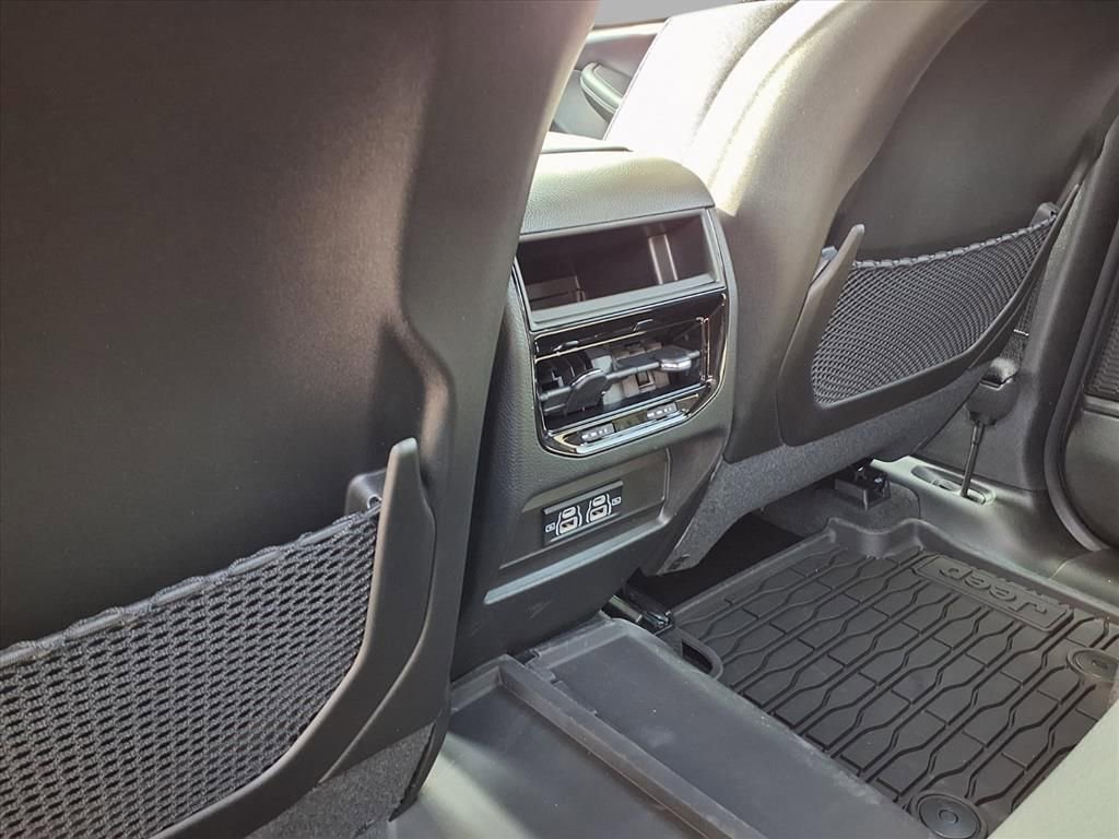 New 2025 Jeep Grand Cherokee Laredo AWD/4WD image 21