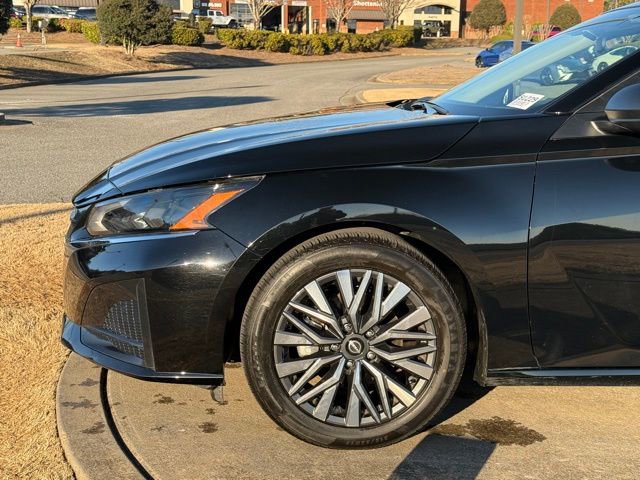 Used 2024 Nissan Altima 2.5 SV image 12
