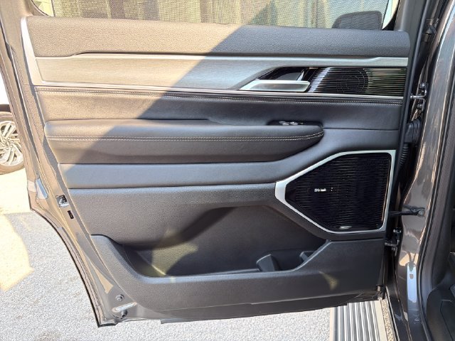 New 2026 Jeep Grand Wagoneer Limited AWD/4WD image 39