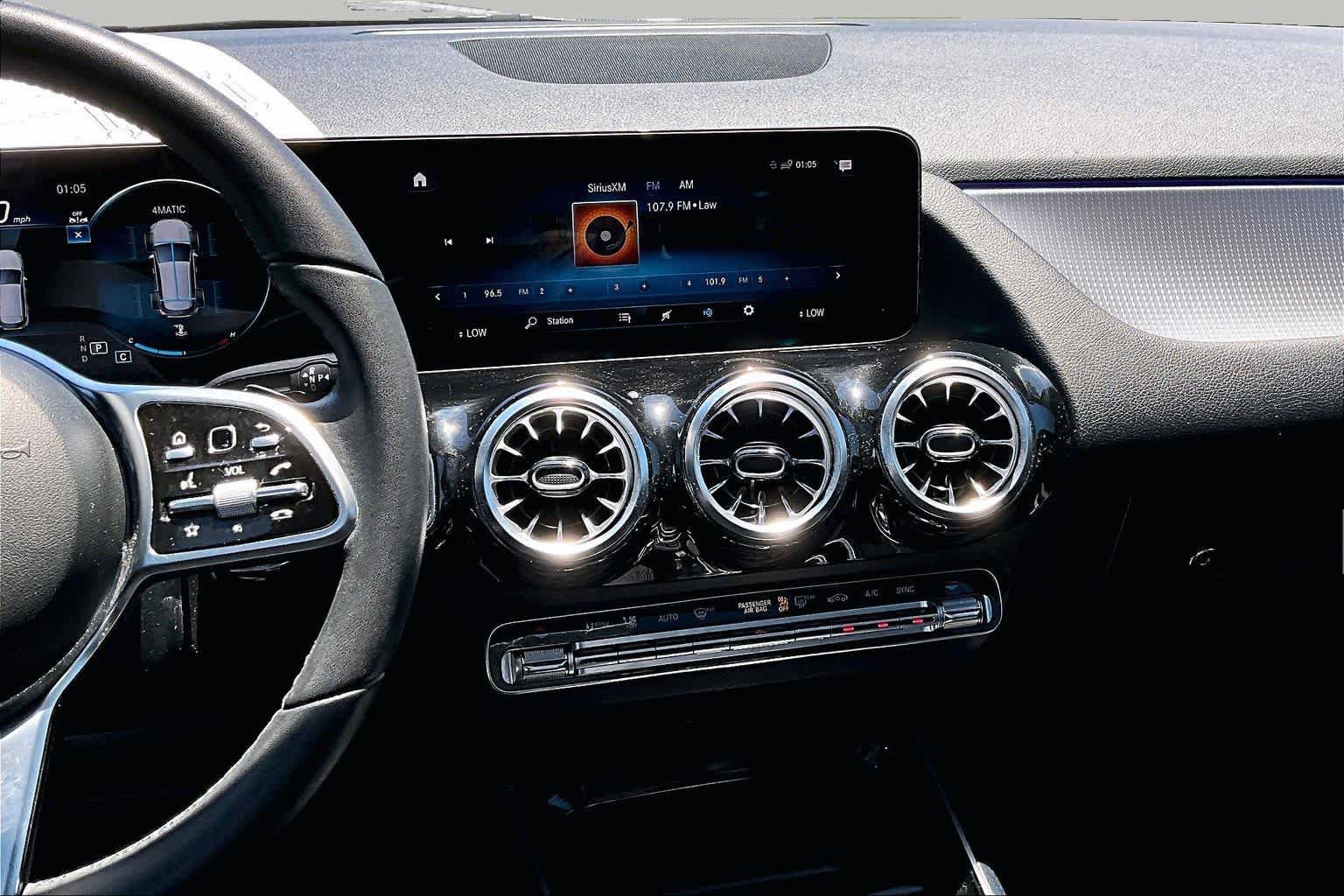 Used 2023 Mercedes-Benz GLA 250 4MATIC w/ Premium Package image 7