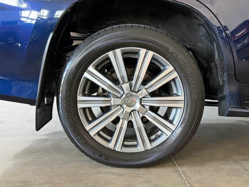 Used 2016 Lexus LX 570 4WD w/ Luxury Package image 9