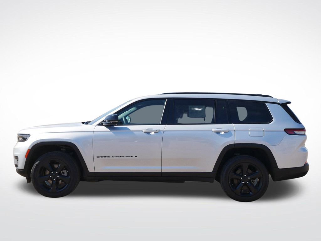Used 2024 Jeep Grand Cherokee L Altitude AWD/4WD image 5