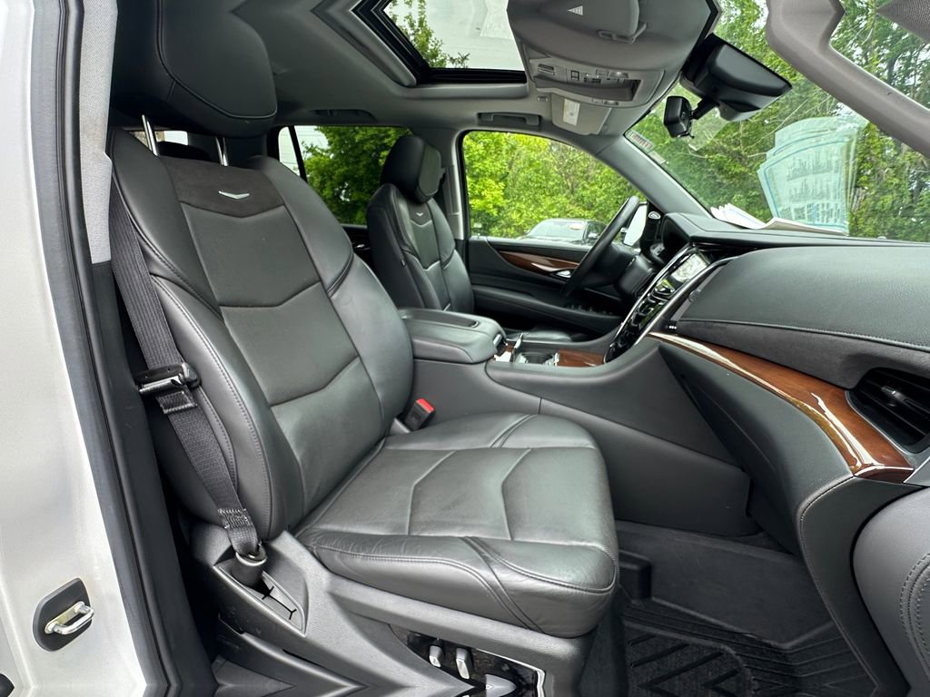 Used 2020 Cadillac Escalade Luxury AWD/4WD image 15