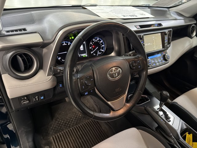 Used 2017 Toyota RAV4 XLE AWD/4WD image 9