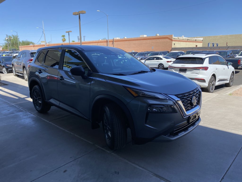 Used 2023 Nissan Rogue S image 6