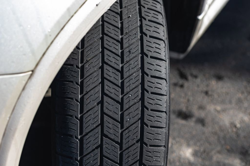 Used 2011 GMC Acadia Denali image 4