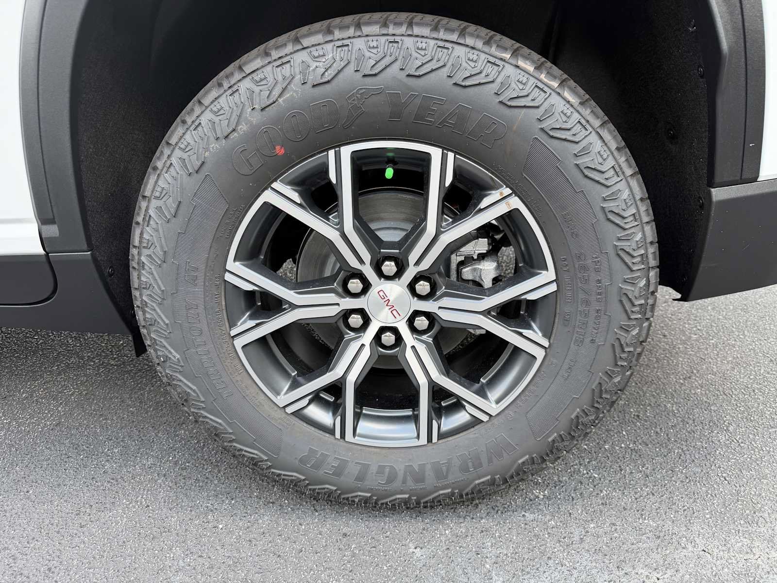 New 2026 GMC Acadia AT4 w/ Luxury Package AWD/4WD image 29