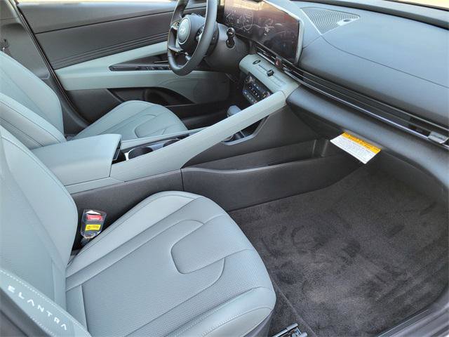 New 2025 Hyundai Elantra Limited image 15