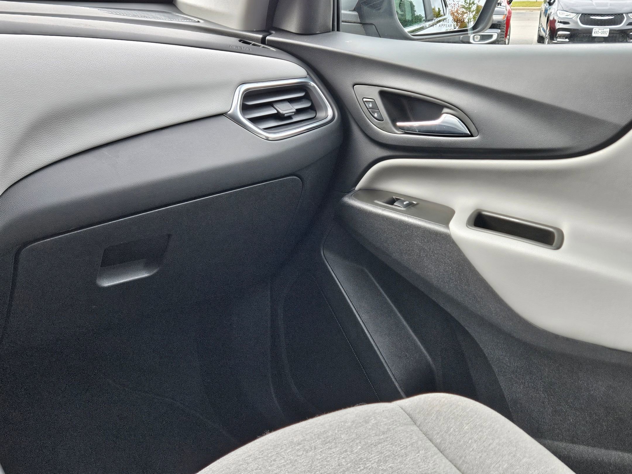 Used 2023 Chevrolet Equinox LT w/ Driver Convenience Package image 11