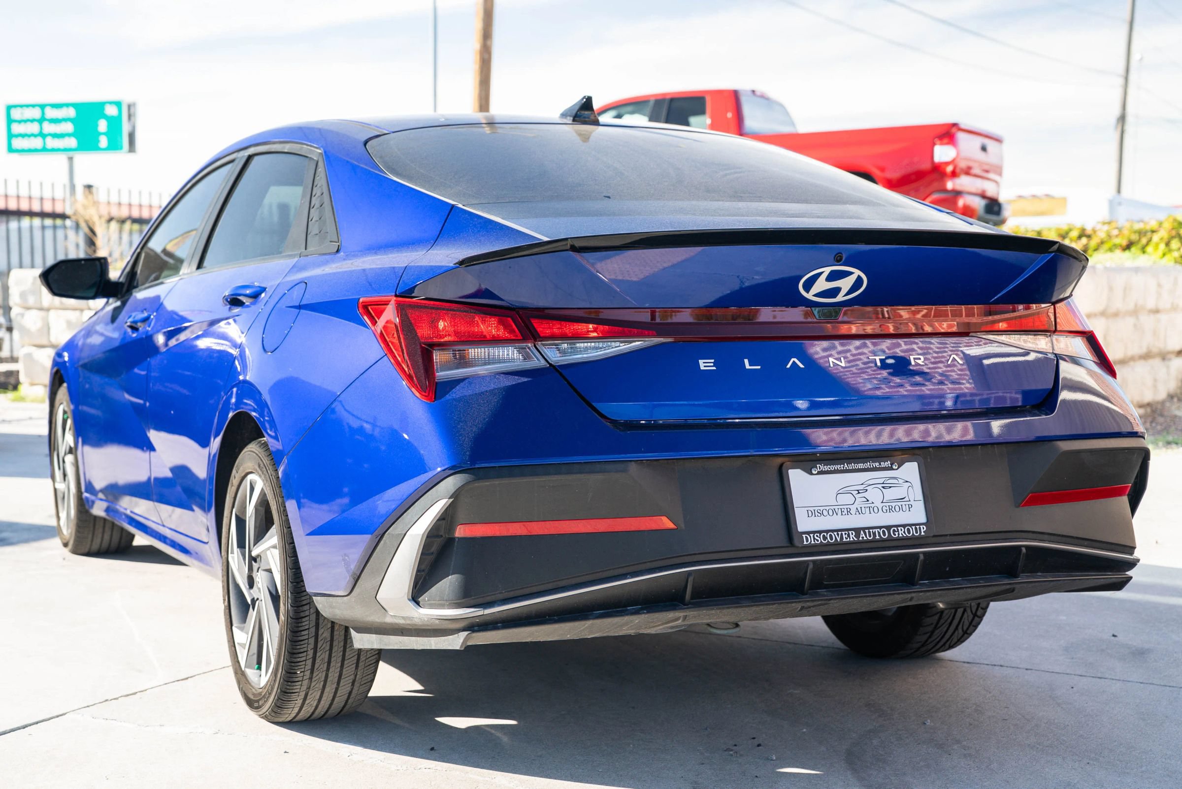 Used 2025 Hyundai Elantra Sport w/ Cargo Package FWD image 5