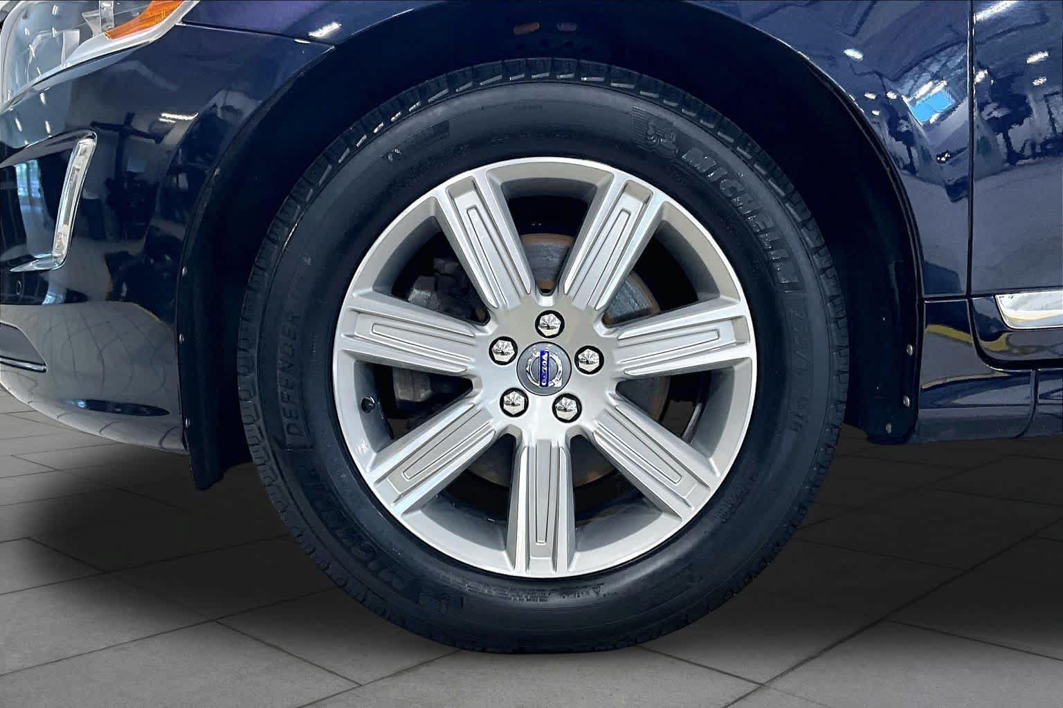 Used 2016 Volvo XC60 T6 w/ Climate Package AWD/4WD image 11