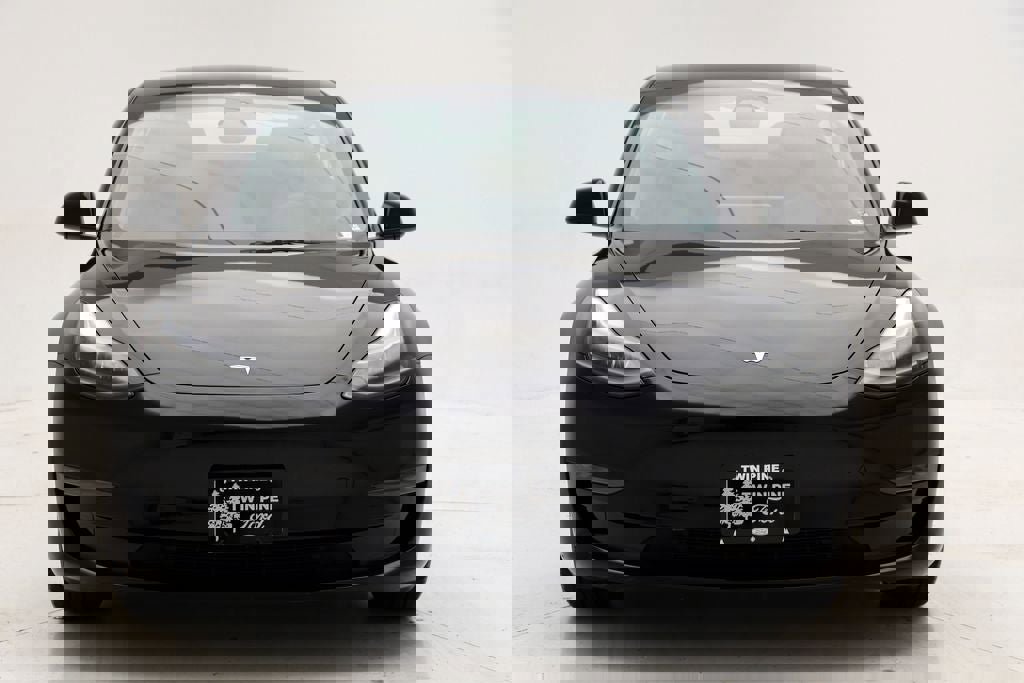 Used 2023 Tesla Model 3 Standard Range image 4