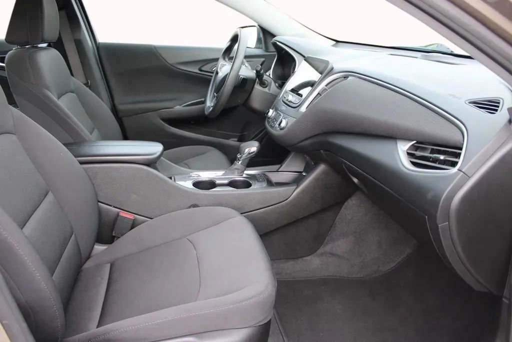 Used 2024 Chevrolet Malibu LS image 17