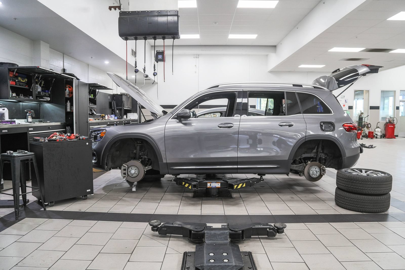 New 2025 Mercedes-Benz C 300 Sedan image 33