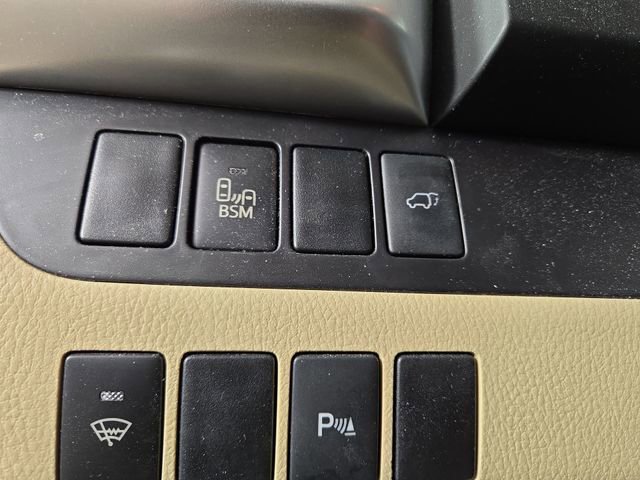 Used 2016 Toyota Highlander Limited image 28