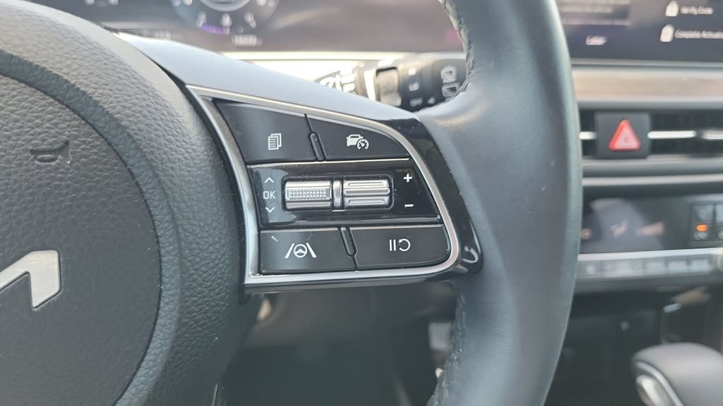 Used 2024 Kia Seltos EX FWD image 19