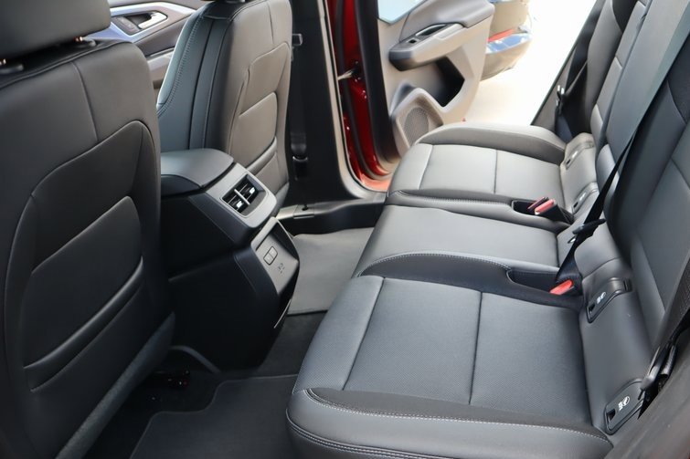 New 2025 Chevrolet Equinox EV LT w/ Convenience Package II image 11