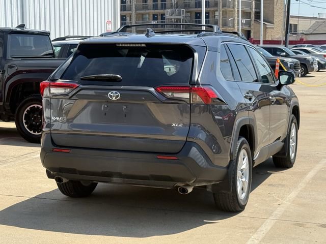 Used 2021 Toyota RAV4 XLE w/ Convenience Package FWD image 4