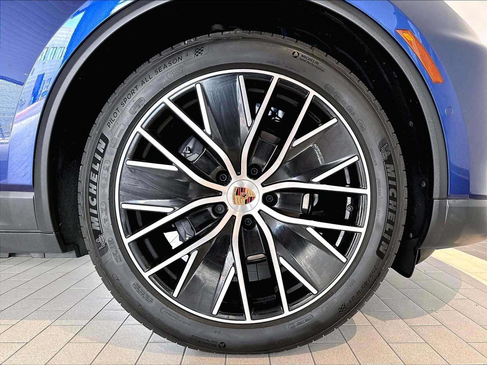 Used 2026 Porsche Macan 4 Electric AWD/4WD image 14