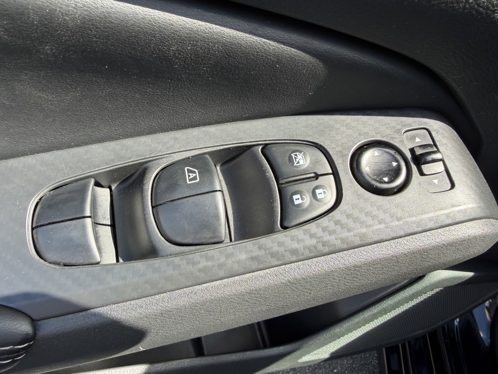 Used 2025 Nissan Altima 2.5 SV image 19