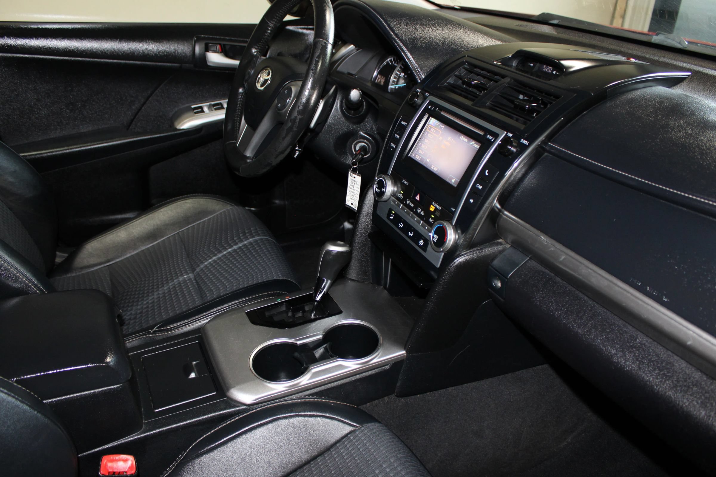Used 2012 Toyota Camry SE FWD image 26