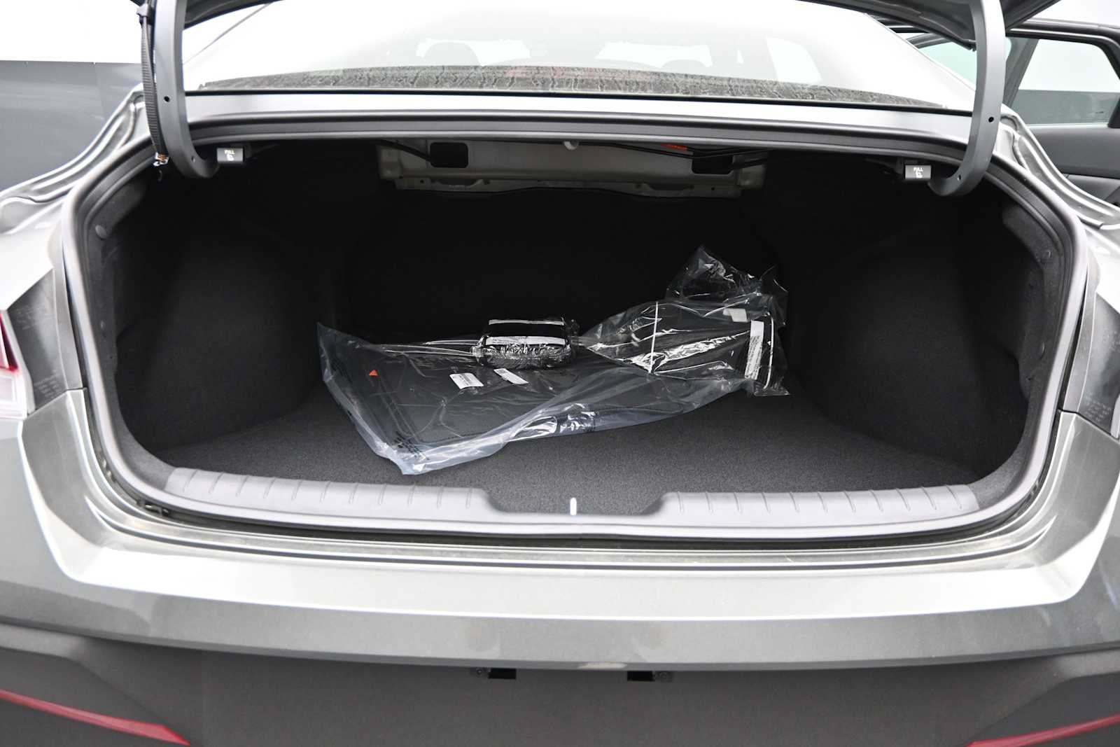 New 2026 Hyundai Elantra Sport FWD image 15