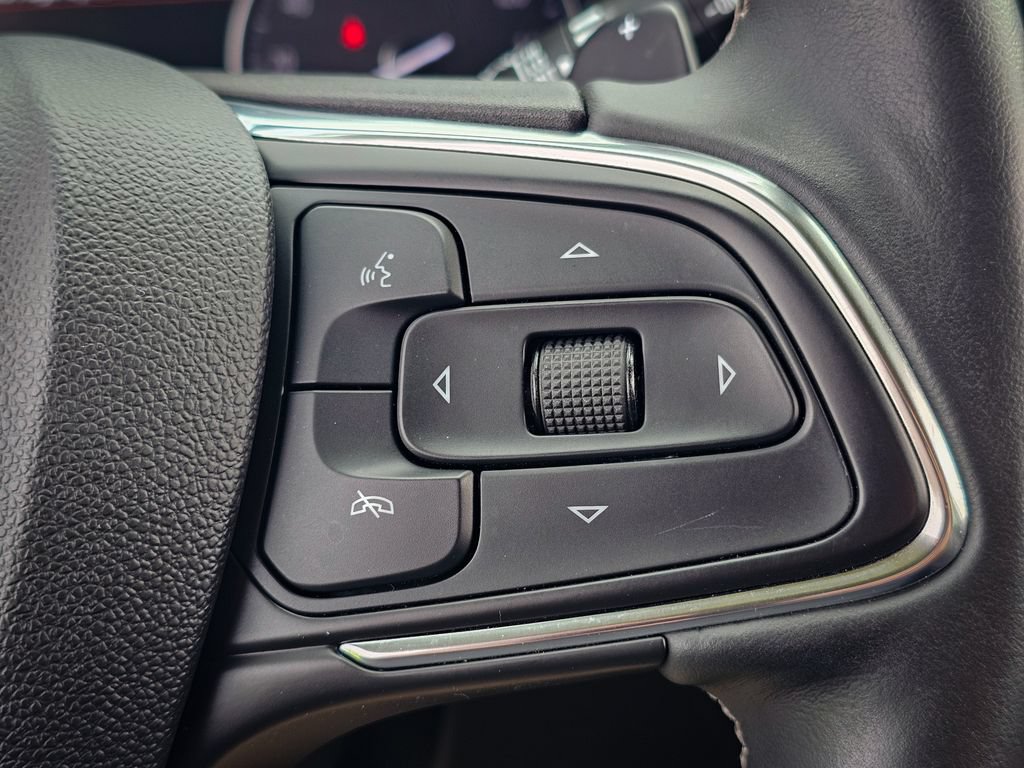 Used 2023 Buick Envision Essence AWD/4WD image 22